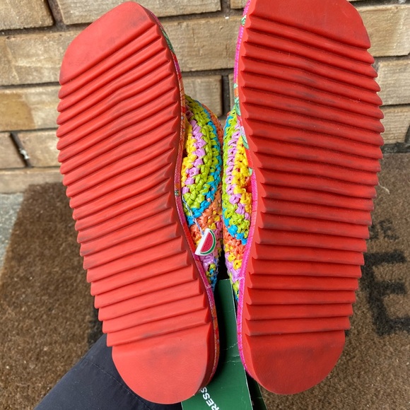 FARM Rio NWT Multicolor Toucans Puffy Flip Flops Crochet Sandals Women’s Sz US 7 - Picture 9 of 10